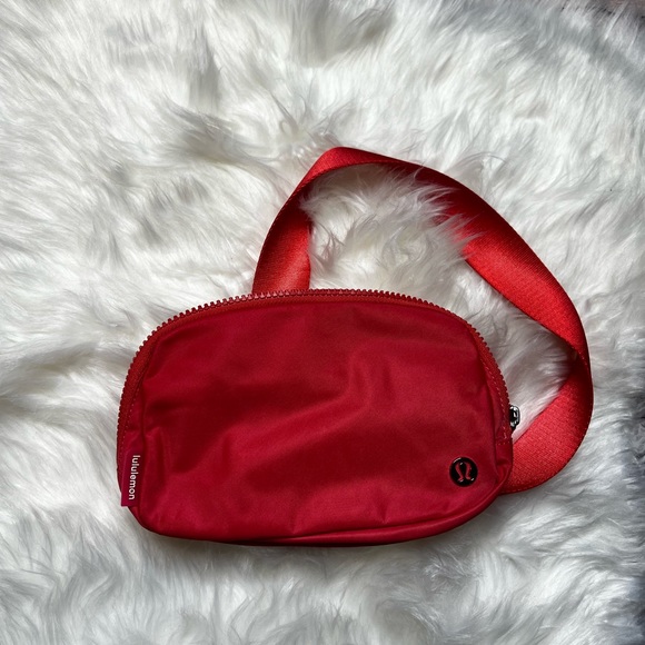 Lululemon Everywhere Belt Bag | Pale Raspberry - Picture 3 of 5